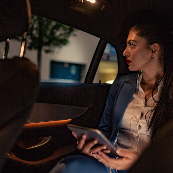 WD25 Garston to Gatwick Airport transfer